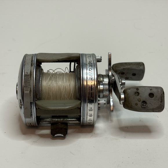 Abu Garcia Silver Fishing Reel - Picture 3 of 8
